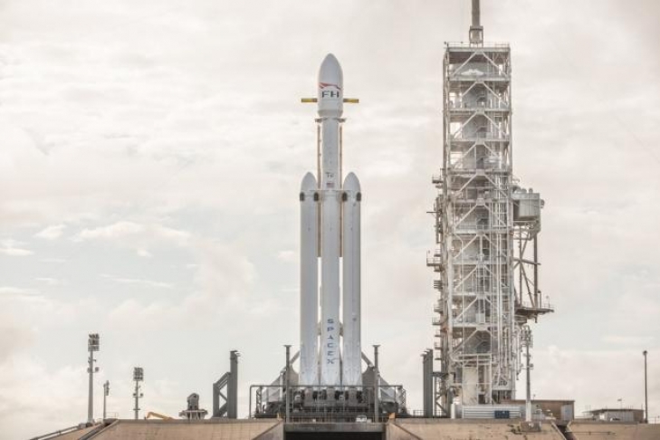 SpaceX отложила тестирование Falcon Heavy из-за политического кризиса в США