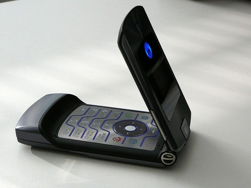 Motorola Razr V3 может получить преемника со сгибающимся экраном