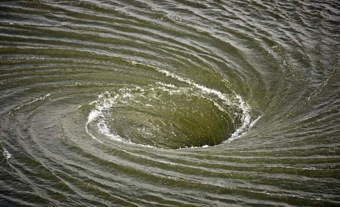База НЛО на дне реки: в Улан-Удэ обсуждают странную воронку в воде