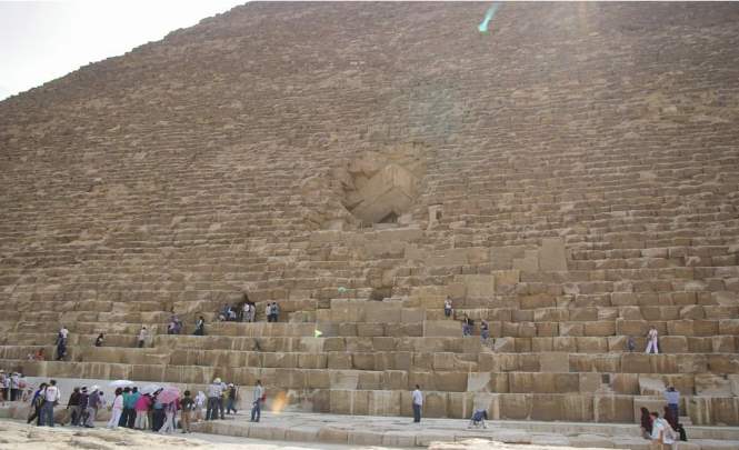 В пирамиде Хеопса живого пришельца обнаружил египтолог Луи Капар