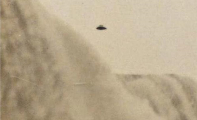 На фото столетней давности обнаружен НЛО