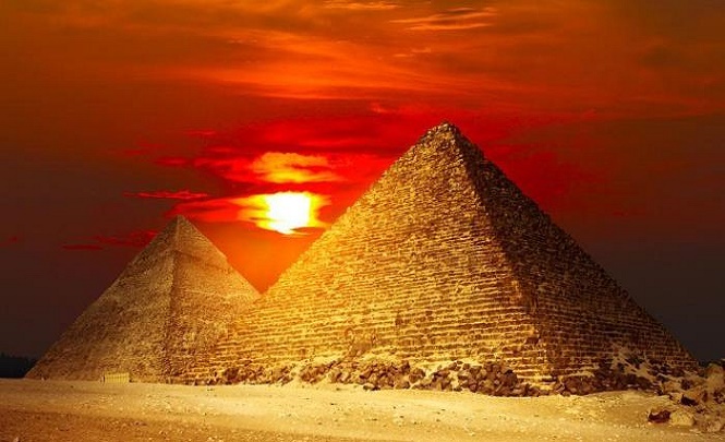 Карантинное послание написали на египетских пирамидах