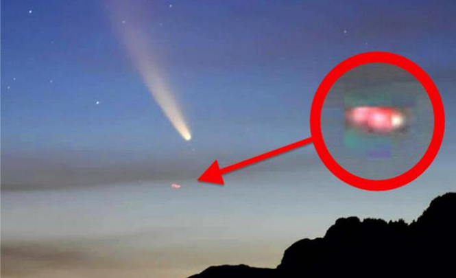 Красный НЛО замечен около кометы Neowise