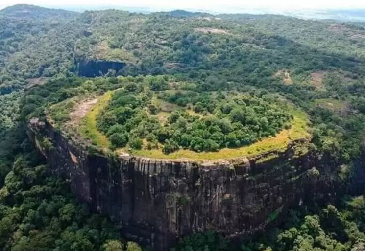 На горе Чужих в Шри-Ланке обнаружены загадочные петроглифы