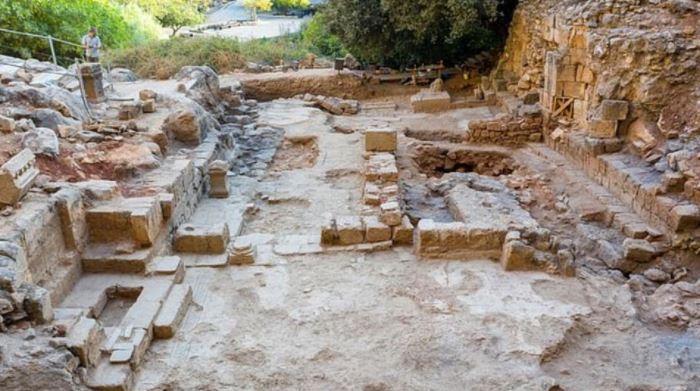 Археологи нашли древнюю церковь, где Иисус исцелил женщину