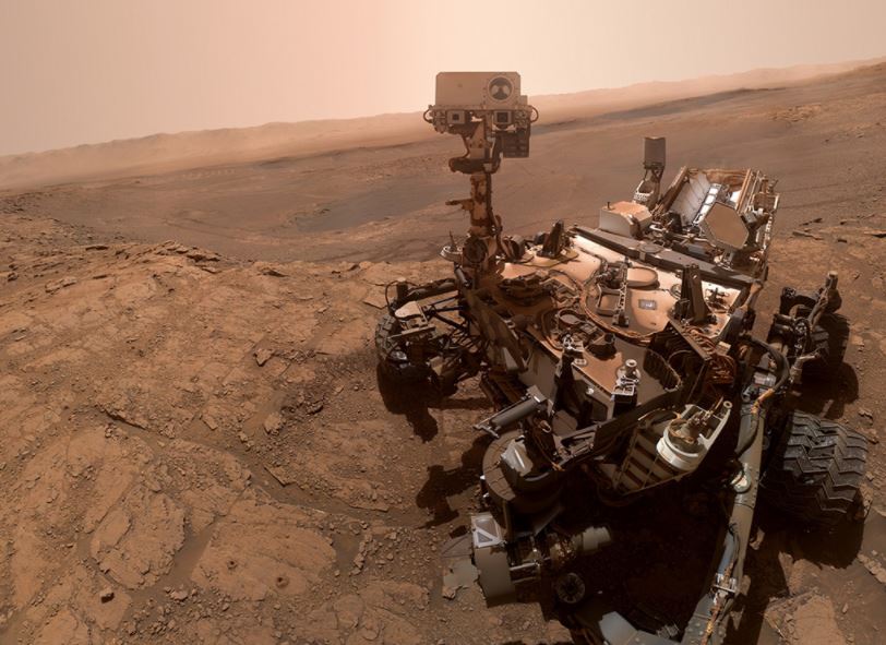 Марсоход Curiosity натыкается на что-то похожее на цемент