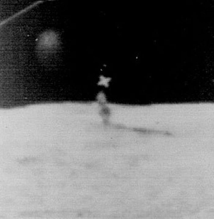 На поверхности Луны обнаружено сооружение «искусственный шпиль» высотой три мили4