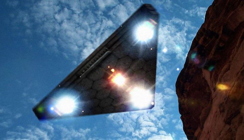 Огромный треугольный НЛО, захваченный во время грозы в Бразилии