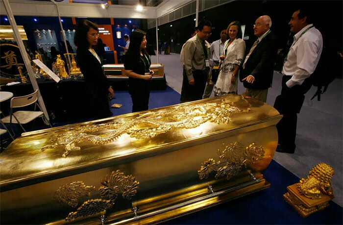 Золотой саркофаг, который не могут открыть уже 10 лет