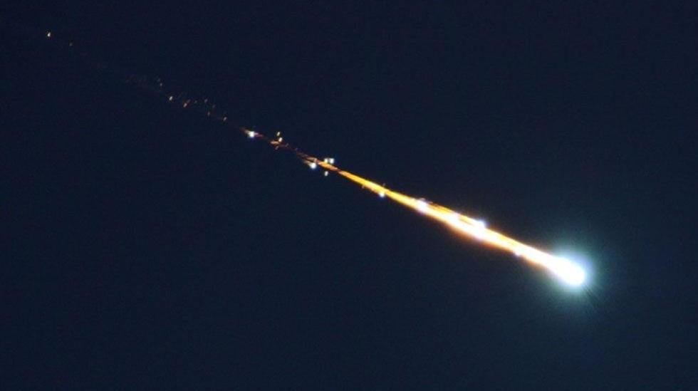 10 февраля очень необычный «метеорит» над Альтой, Норвегия снова вернулся в космос