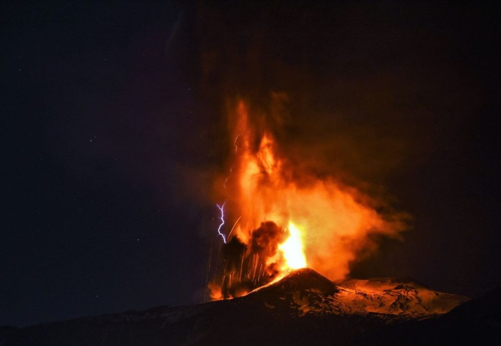 Извержение вулкана Этна 10 февраля 2022