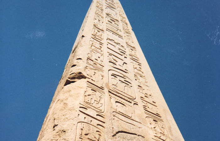 Как древние египтяне подняли свои колоссальные обелиски?