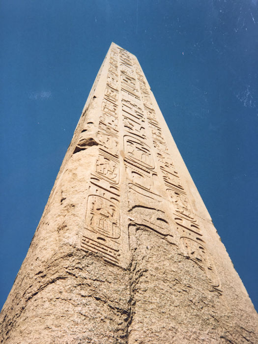 Как древние египтяне подняли свои колоссальные обелиски?