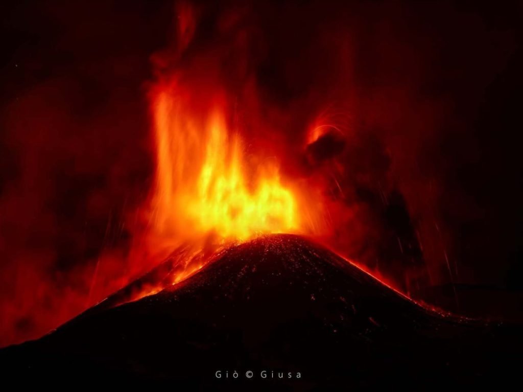 Извержение вулкана Этна 10 февраля 2022