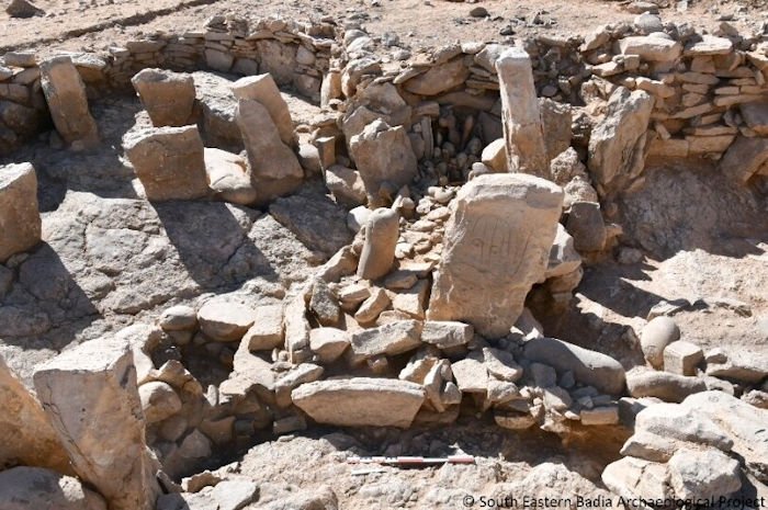 Уникальная 9000-летняя святыня с символами, обнаруженными на неолитическом ритуальном участке в пустыне Иордан