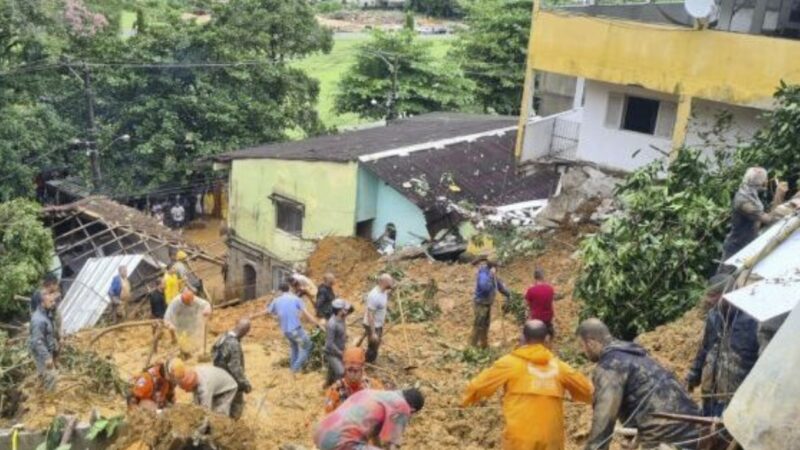 16 человек в Бразилии утонуло в результате наводнения (видео)