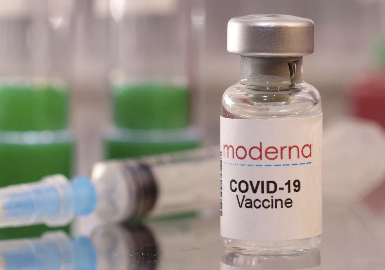 Moderna отзывает тысячи доз вакцины от COVID в Европе