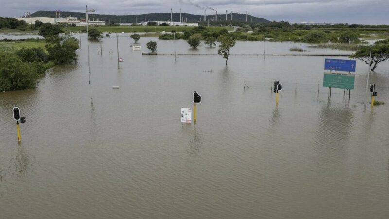 Экстремальные наводнения в Южной Африке: более 59 человек погибли во время наводнений и оползней после ливней (видео и фотографии)