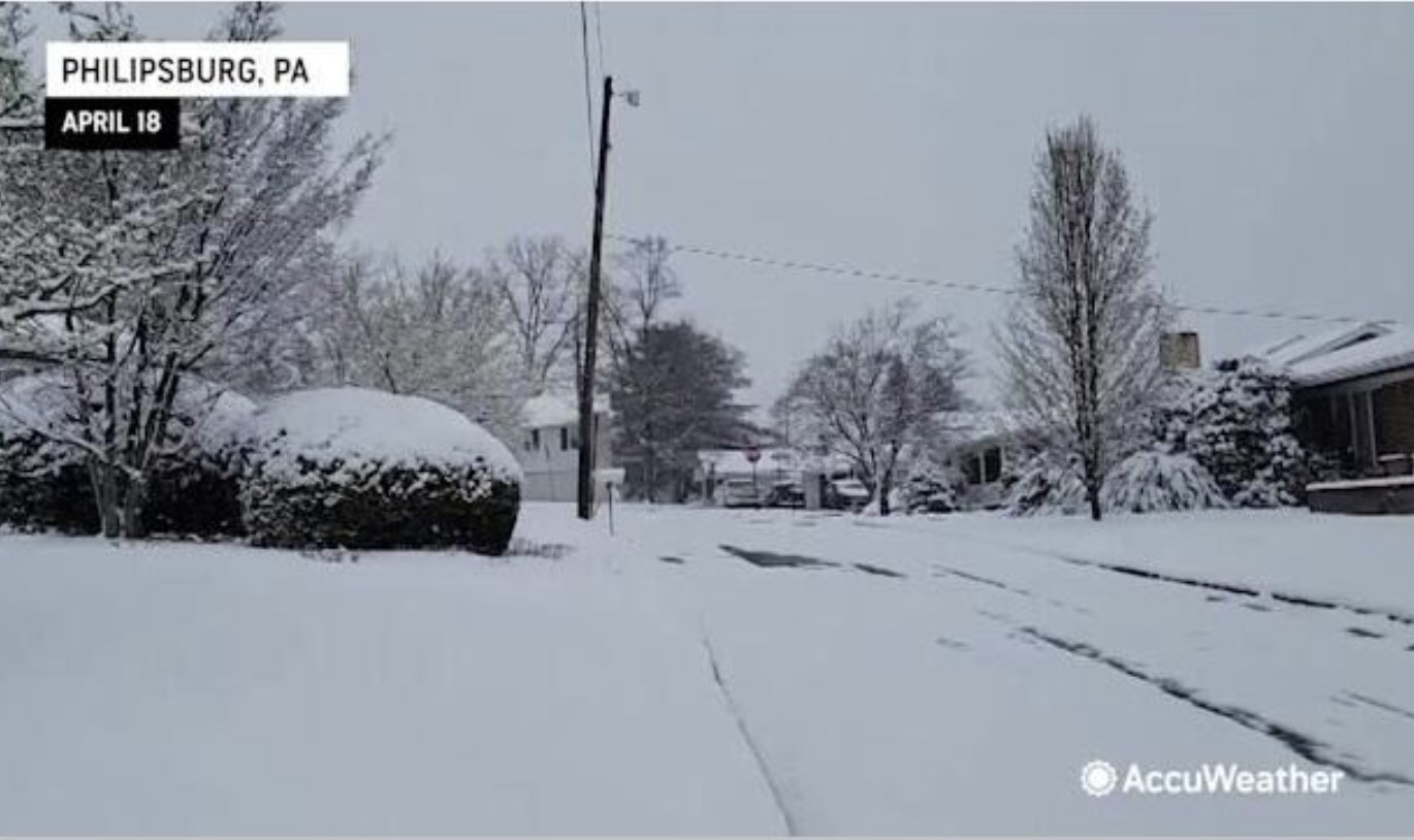 Суровый апрельский северный пасхальный сезон выпал до 14 дюймов снега на видео в Нью-Йорке и Пенсильвании.