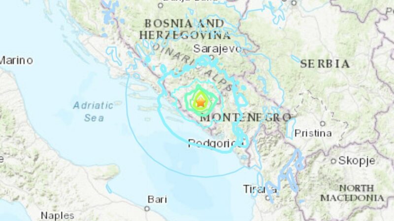Балканы сотрясаются!  Неглубокое землетрясение магнитудой 5,7 унесло жизни 1 человека, десятки получили ранения, когда оно обрушилось на Боснию на видео и фотографиях