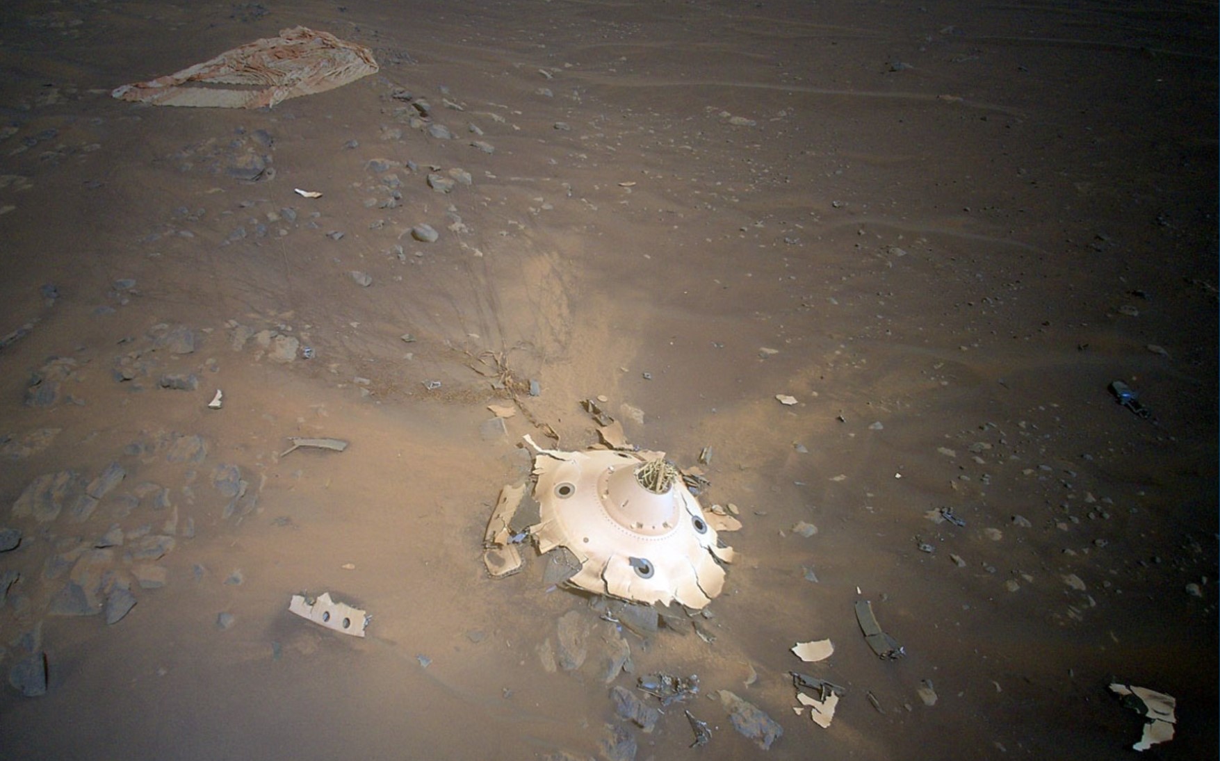 НАСА сфотографировало обломки космического корабля на Марсе