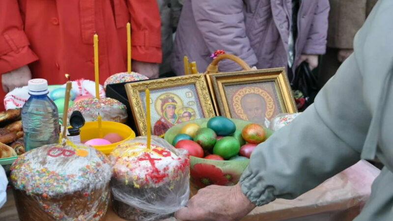 Зачем православные на Пасху красят яйца и пекут куличи: разве это не языческая традиция?