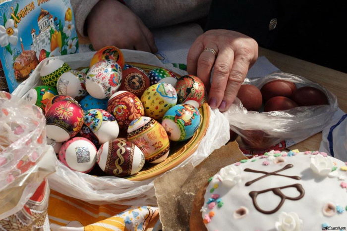 Зачем православные на Пасху красят яйца и пекут куличи: разве это не языческая традиция?