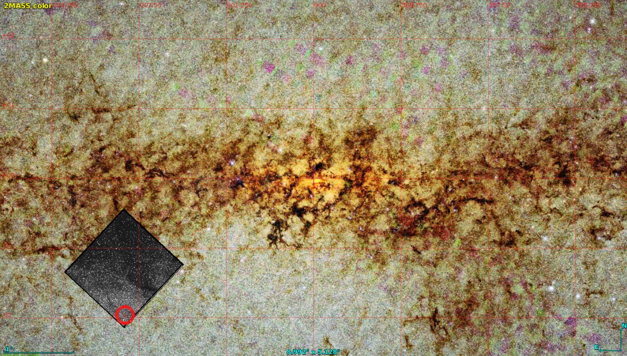 Поле наблюдений телескопа Кеплер (врезка) с отмеченным на нем положением источника К2-2016-BLG-0005 (круг) на фоне изображения Млечного Пути из обзора 2MASS. Авторы и права: Д. Спехт и др. / АрХив, 2022