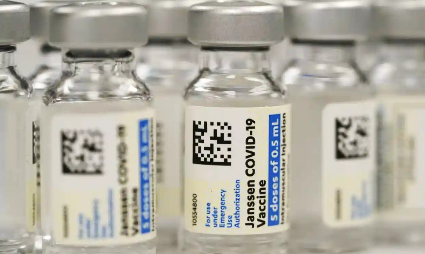 США ограничивают использование вакцины Johnson & Johnson Covid из-за редкого риска образования тромбов