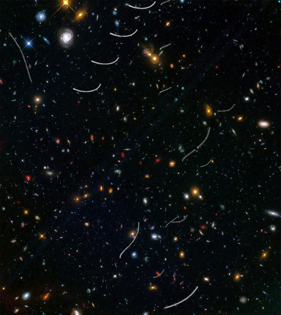 Различные линии показывают многочисленные следы астероидов. Предоставлено: Сандор Крук и др. / Астрономия и астрофизика, 2022 г.