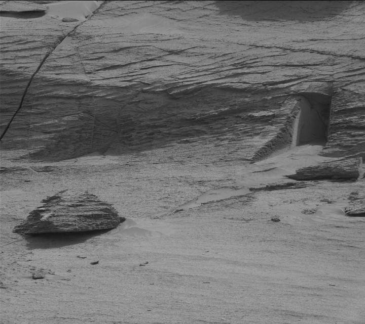 Еще одна фотография того же "вход" снято марсоходом Curiosity. Кредит изображения: НАСА.