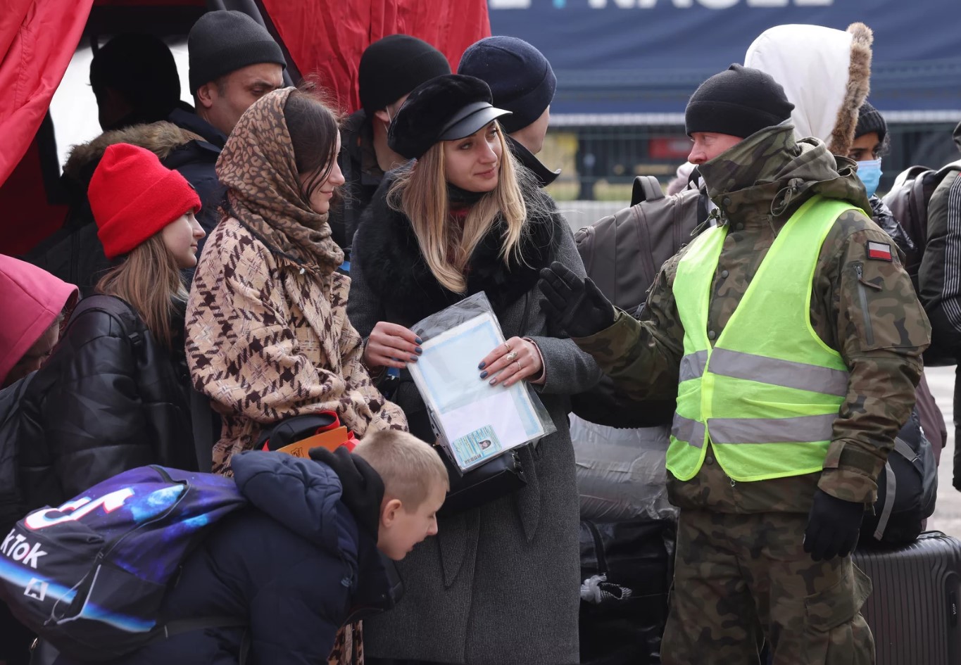 Расизм?  О чем ты говоришь!  Европу обвинили в «двойных стандартах» в отношении украинских беженцев