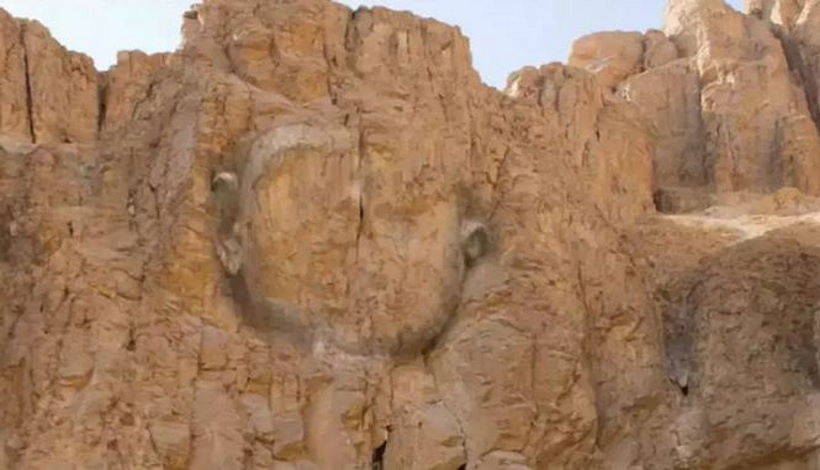 Археологи обнаружили на горе в Египте огромное лицо, напоминающее Великого Сфинкса