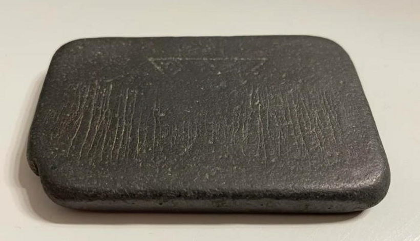 Каменный смартфон найден в США