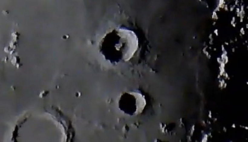 НЛО заметили в кратере на Луне