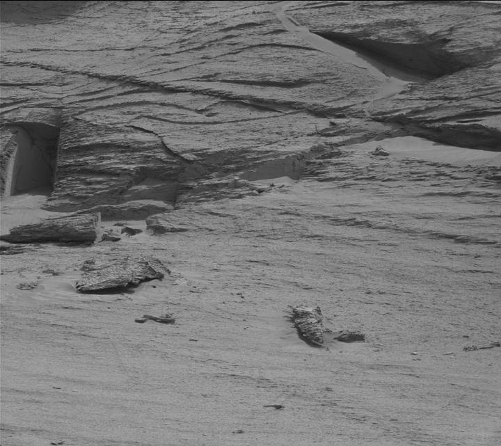 Снимок, сделанный марсоходом Curiosity, предположительно показывает вход на Марс. Изображение предоставлено НАСА.