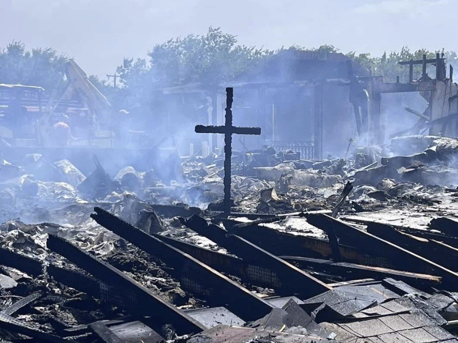 Церковь в Уайз-Каунти, штат Техас, горит, НО КРЕСТ НЕТ… ВЕРУЙ Сохраняй!