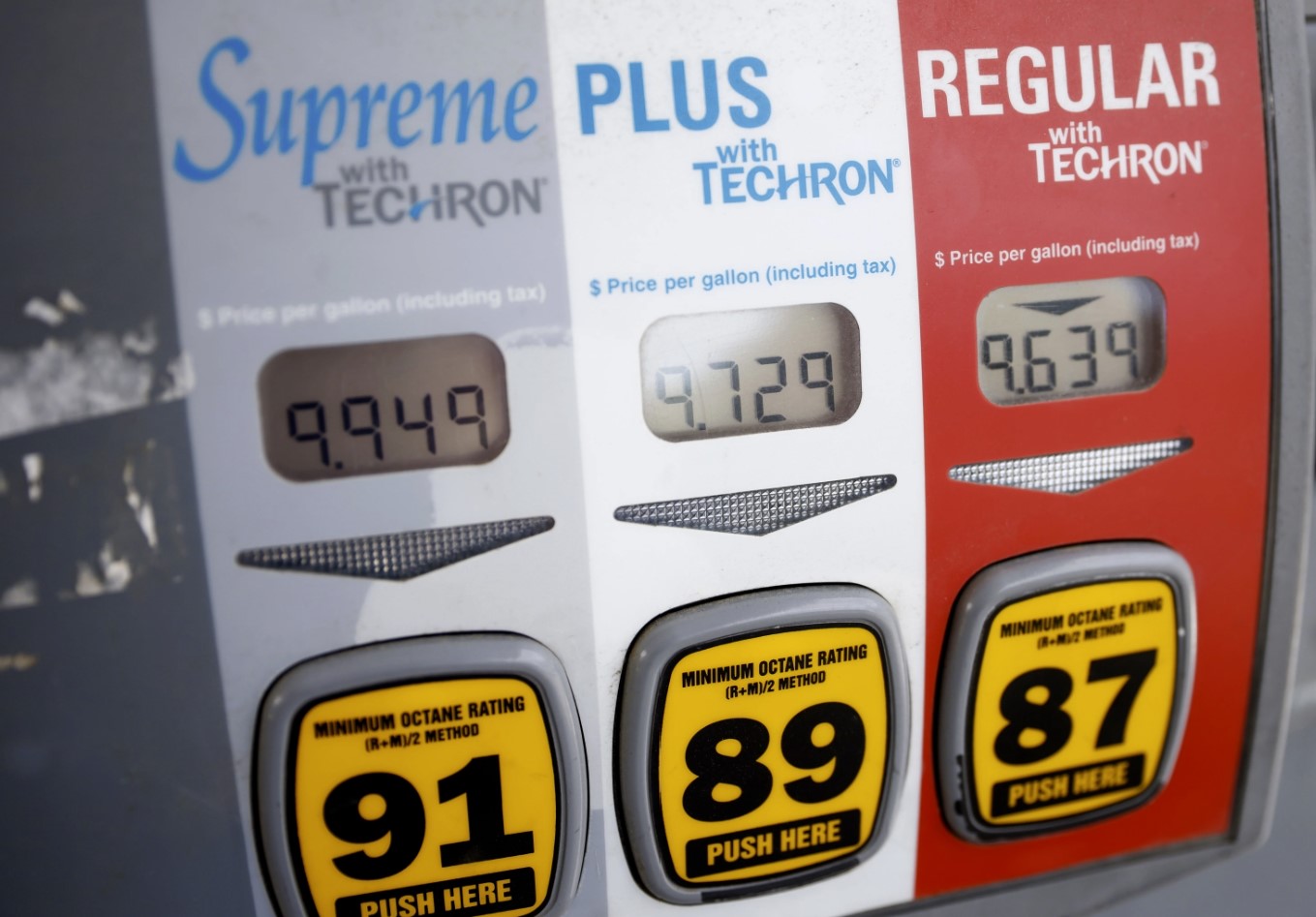 Калифорния снова наносит удар… В Мендосино самый дорогой бензин в США – ужасающие 9,94 доллара за галлон.