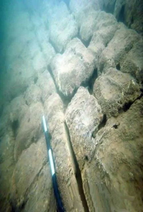 Тайна подводных китайских пирамид с таинственными символами