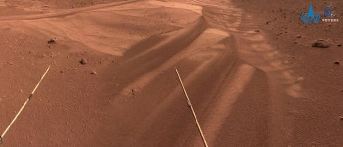 Китайский зонд "Тяньвэнь-1" сделал потрясающие снимки Марса
