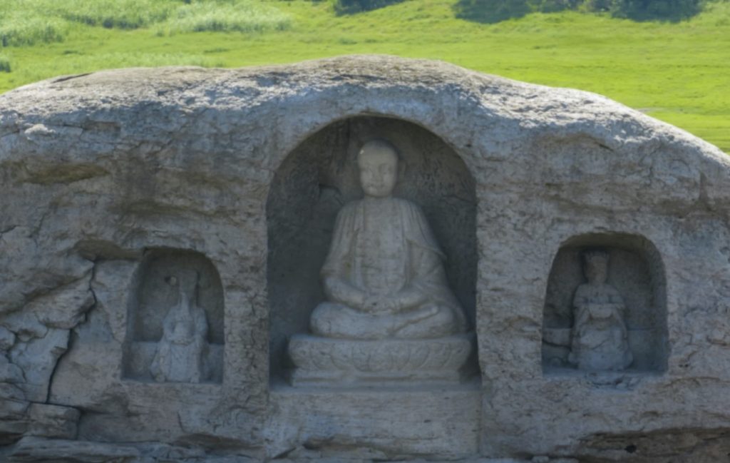Река Янцзы пересыхает, обнажая 600-летние буддийские статуи