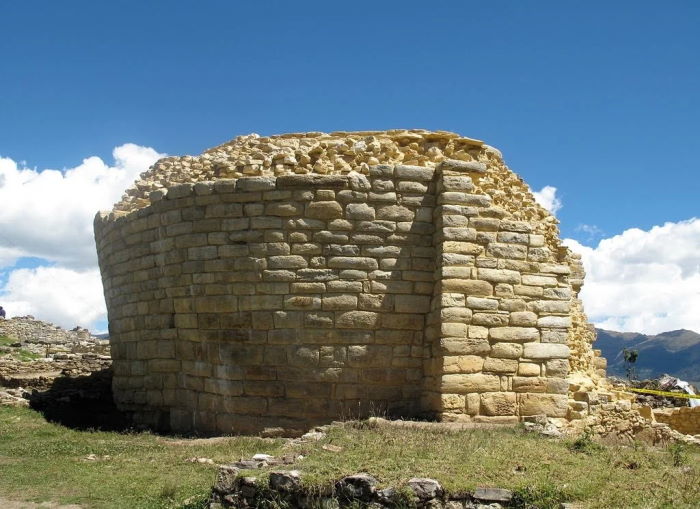13 Каменных башен в Перу с непонятным предназначением.