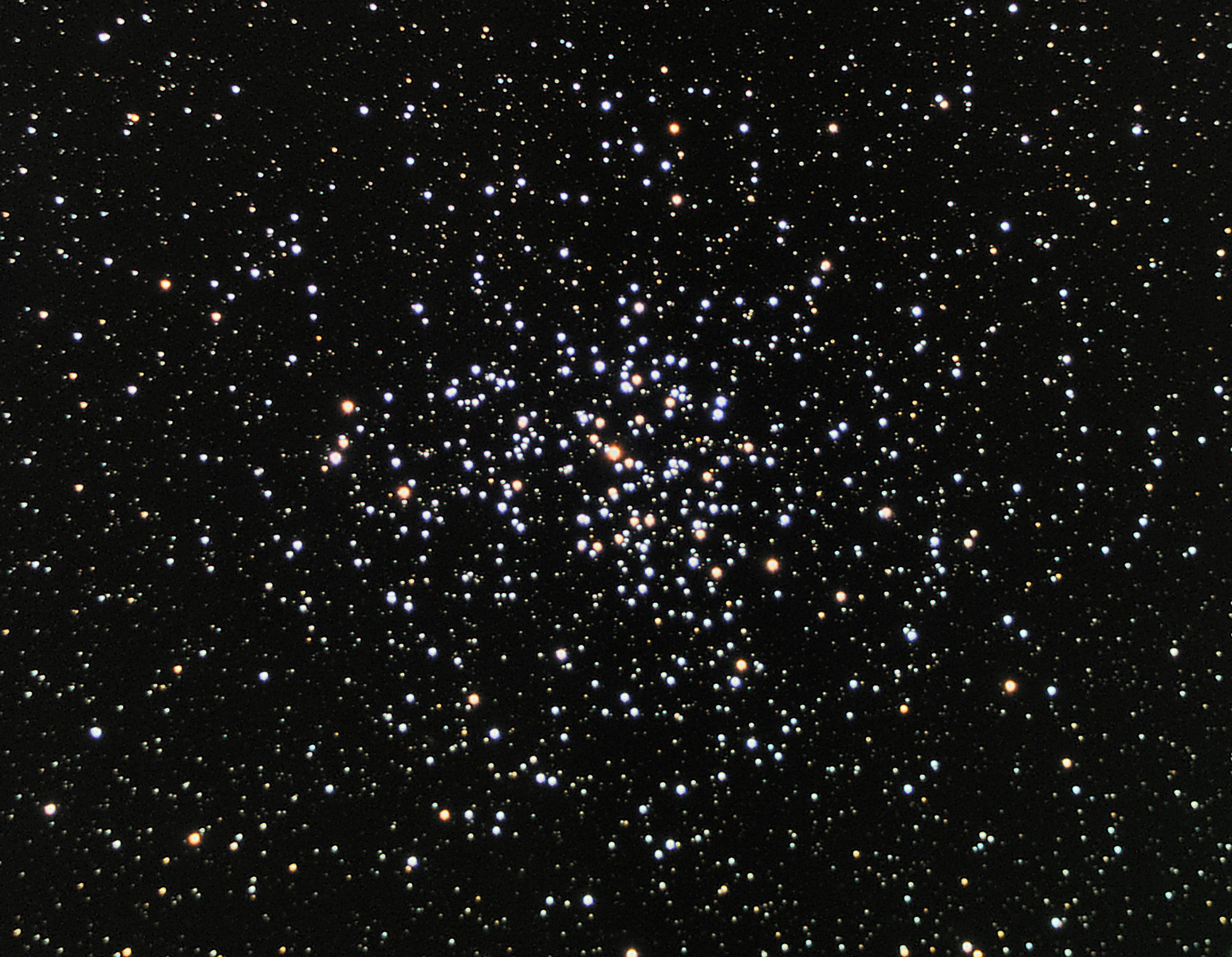 Рассеянное скопление Мессье 37 в Возничего. Изображение предоставлено: Викисклад.