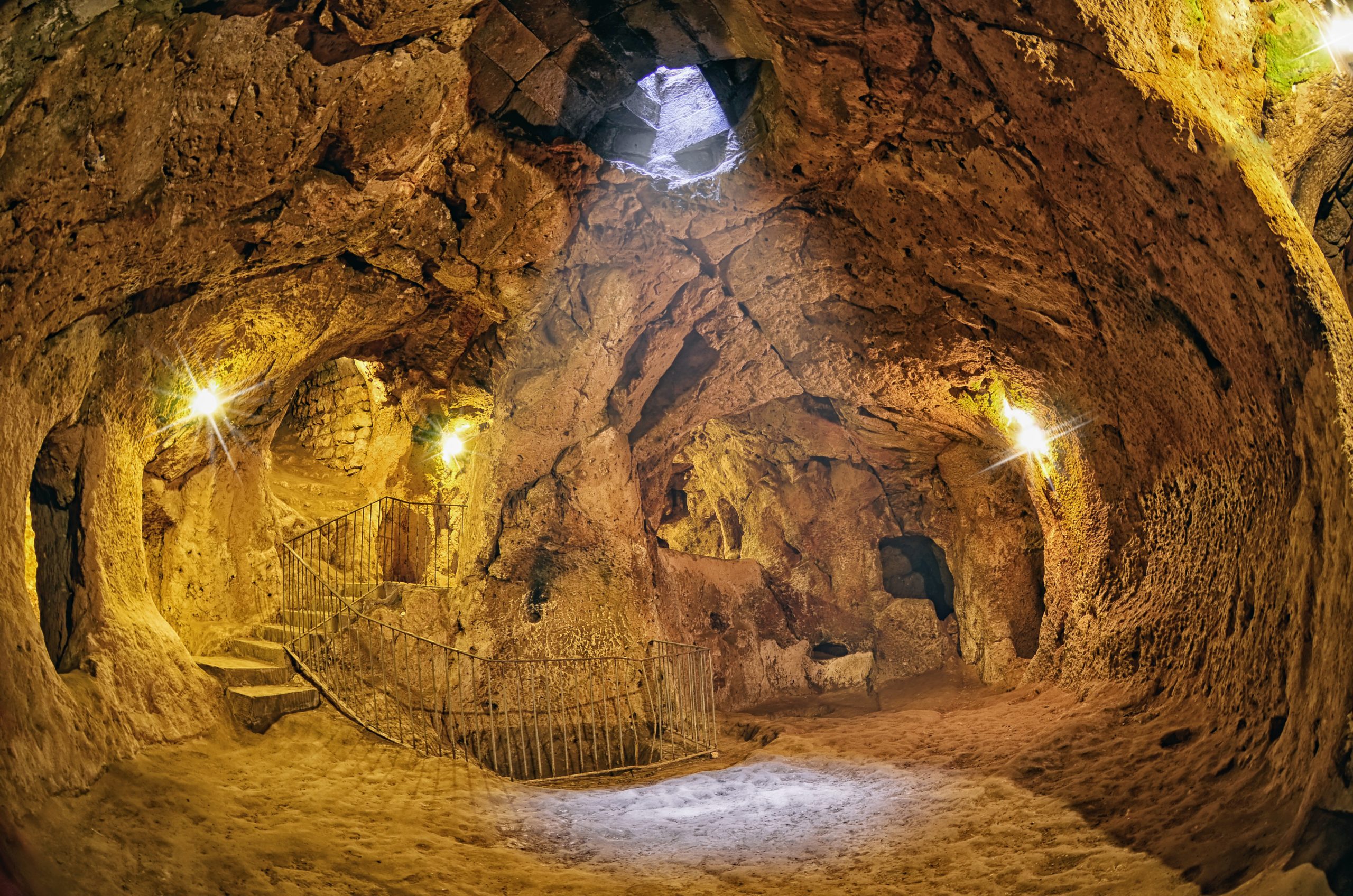 Пять фотографий древнего Деринкую, самого большого подземного города на Земле