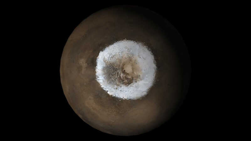 Найдены доказательства существования жидкой воды под ледяной шапкой Марса