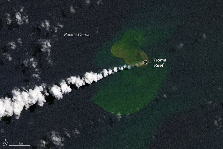 Новый остров сформировался и продолжает расти после извержения подводного вулкана Home Reef в Тонге.