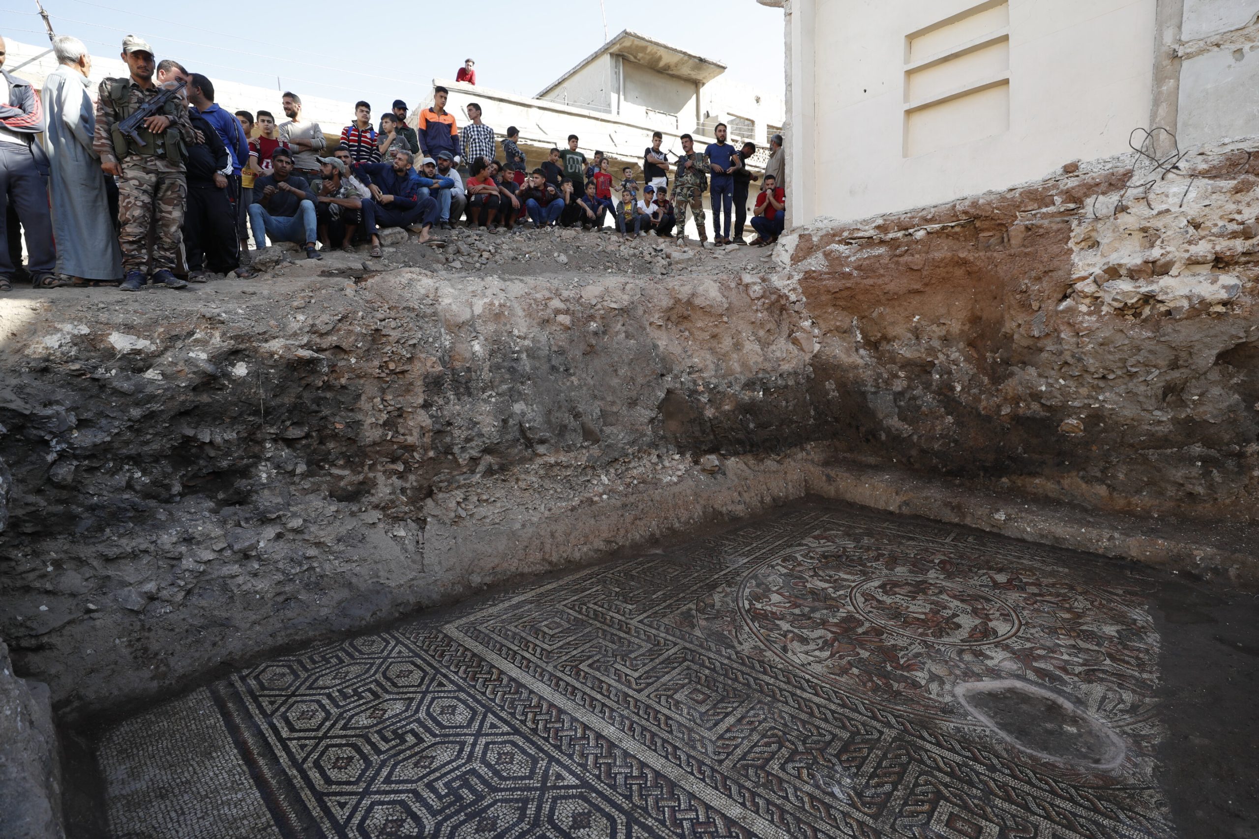 Археологи раскопали редкую древнюю мозаику в Сирии