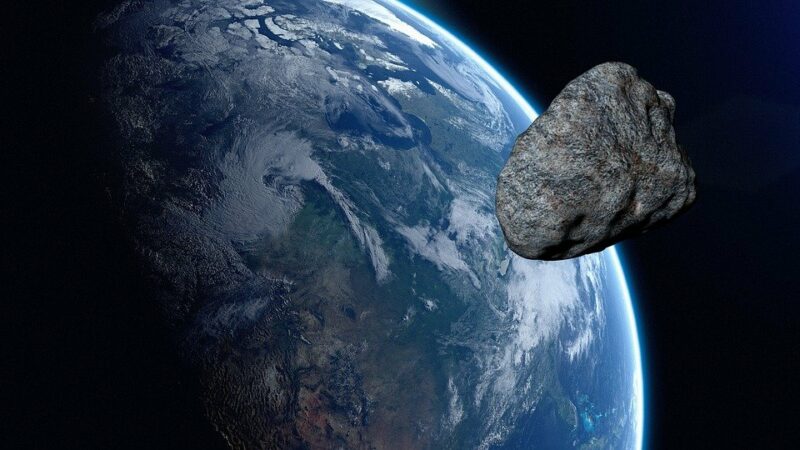 В субботу между Землей и Луной пролетит астероид