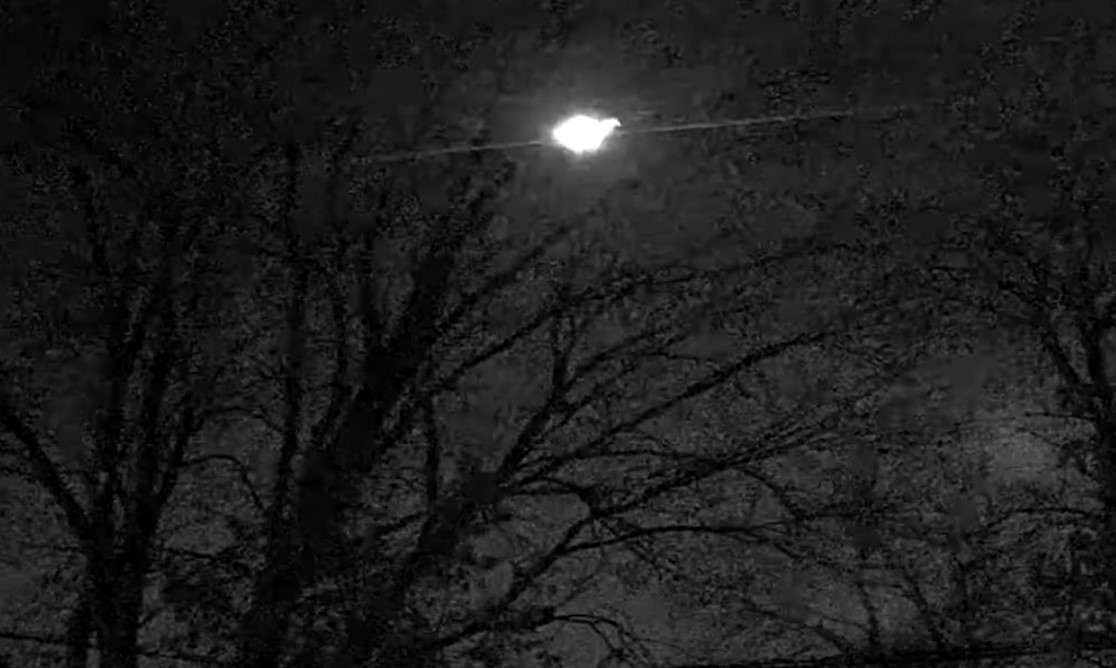 Удивительные видео: Небольшой астероид, обнаруженный всего несколько часов назад, рассыпается над Канадой