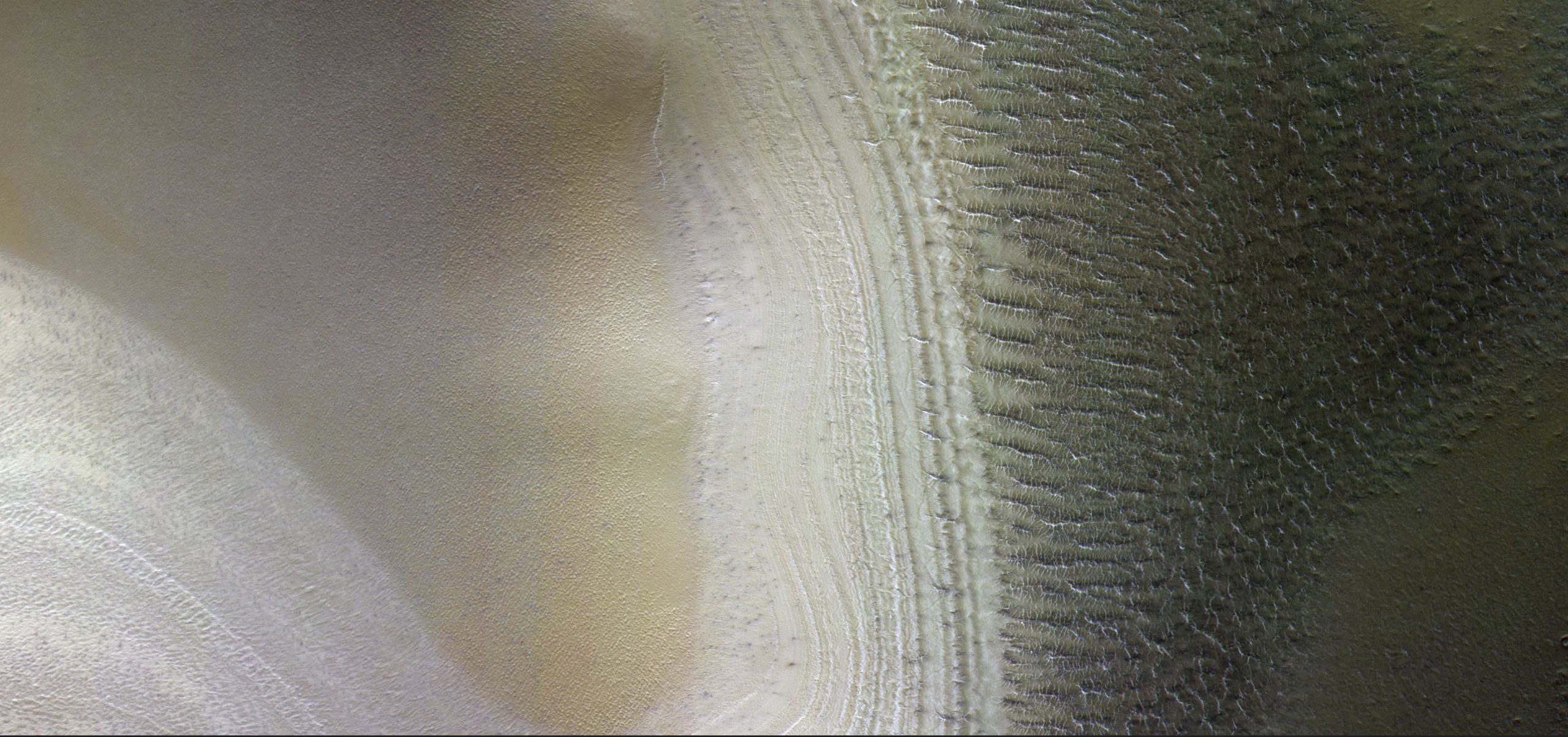 Еще одно доказательство существования соленой воды на Марсе